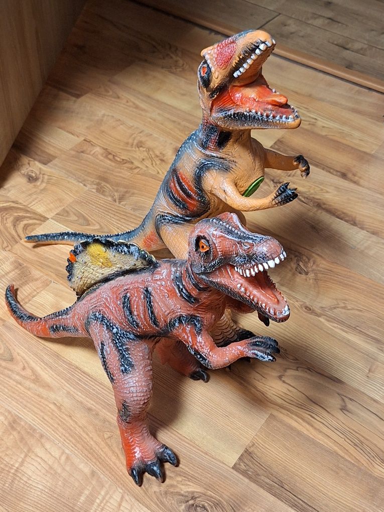 Sprzedam dinozaury gumowe