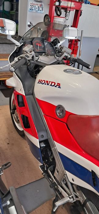 Honda VFR  750 RC 24 27 tyś km Szwajcaria