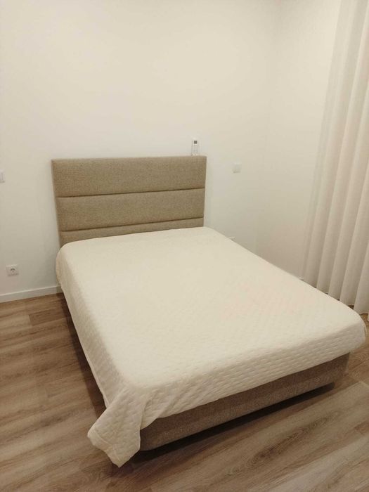 Cama casal com cabeceira