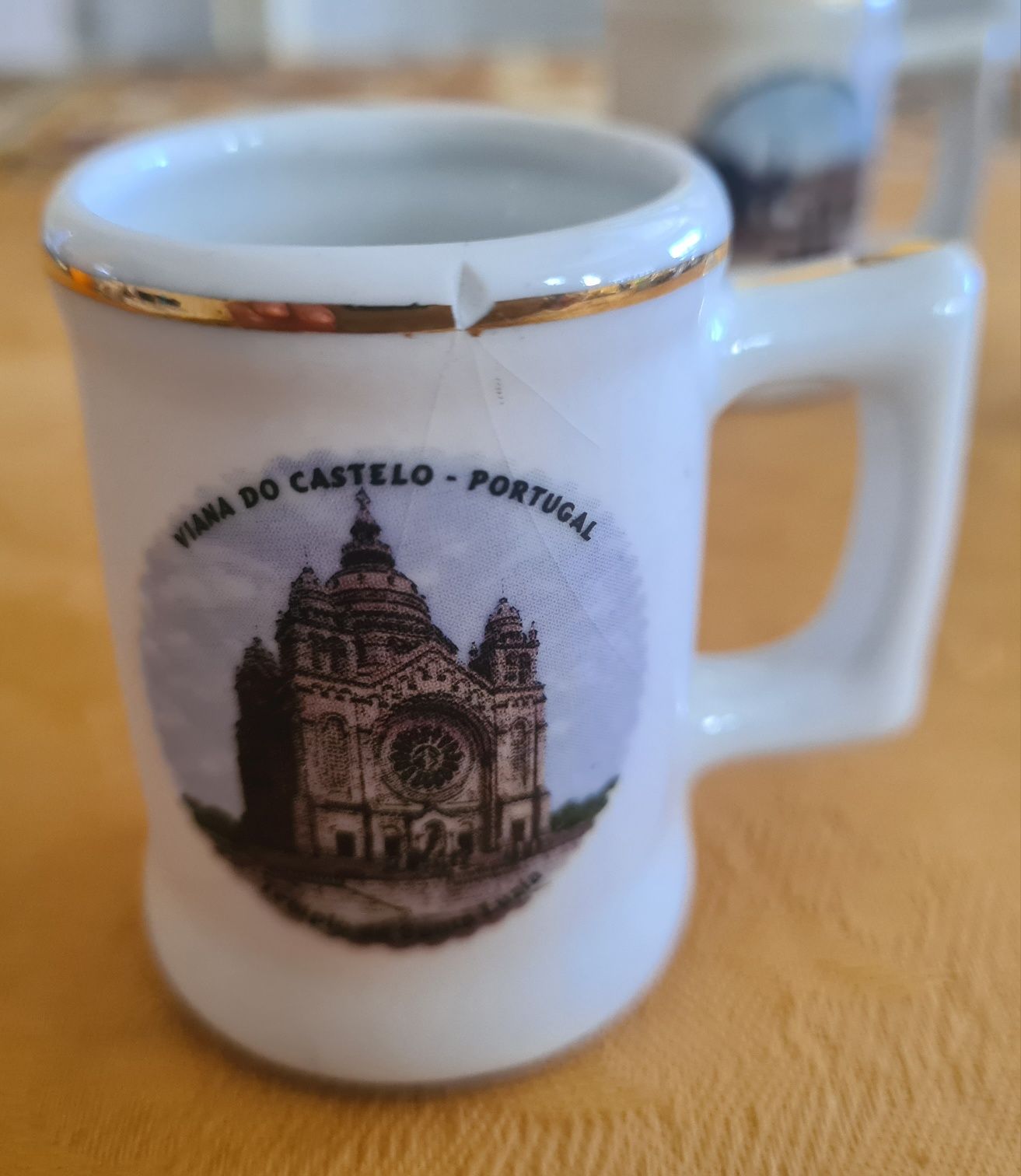Quatro canecas miniatura