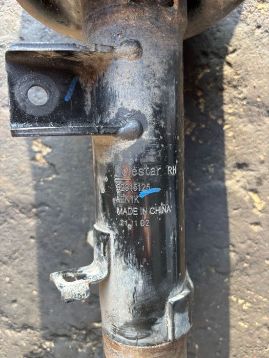 Стойка амортизатор передній правий polestar 2
