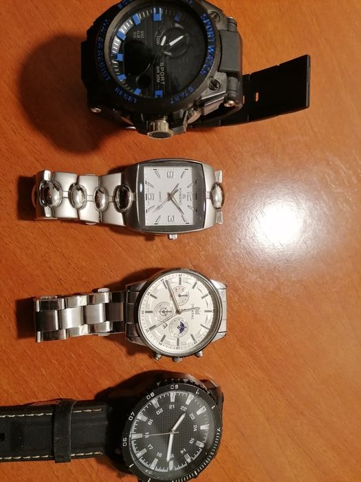 Conjunto quatro relogios homem/senhora