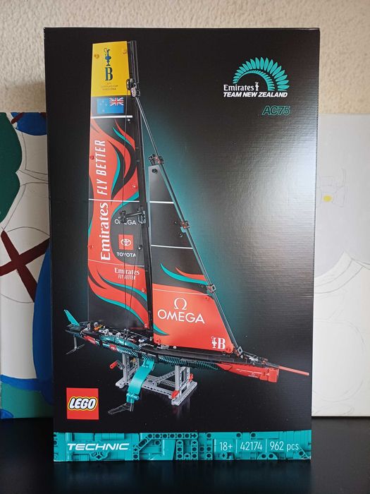 LEGO 42174 Technic Emirates Team New Zealand AC75 Racing Yacht