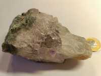 Naturalny kamień Ametyst w formie krystalicznej bryły skałki nr O