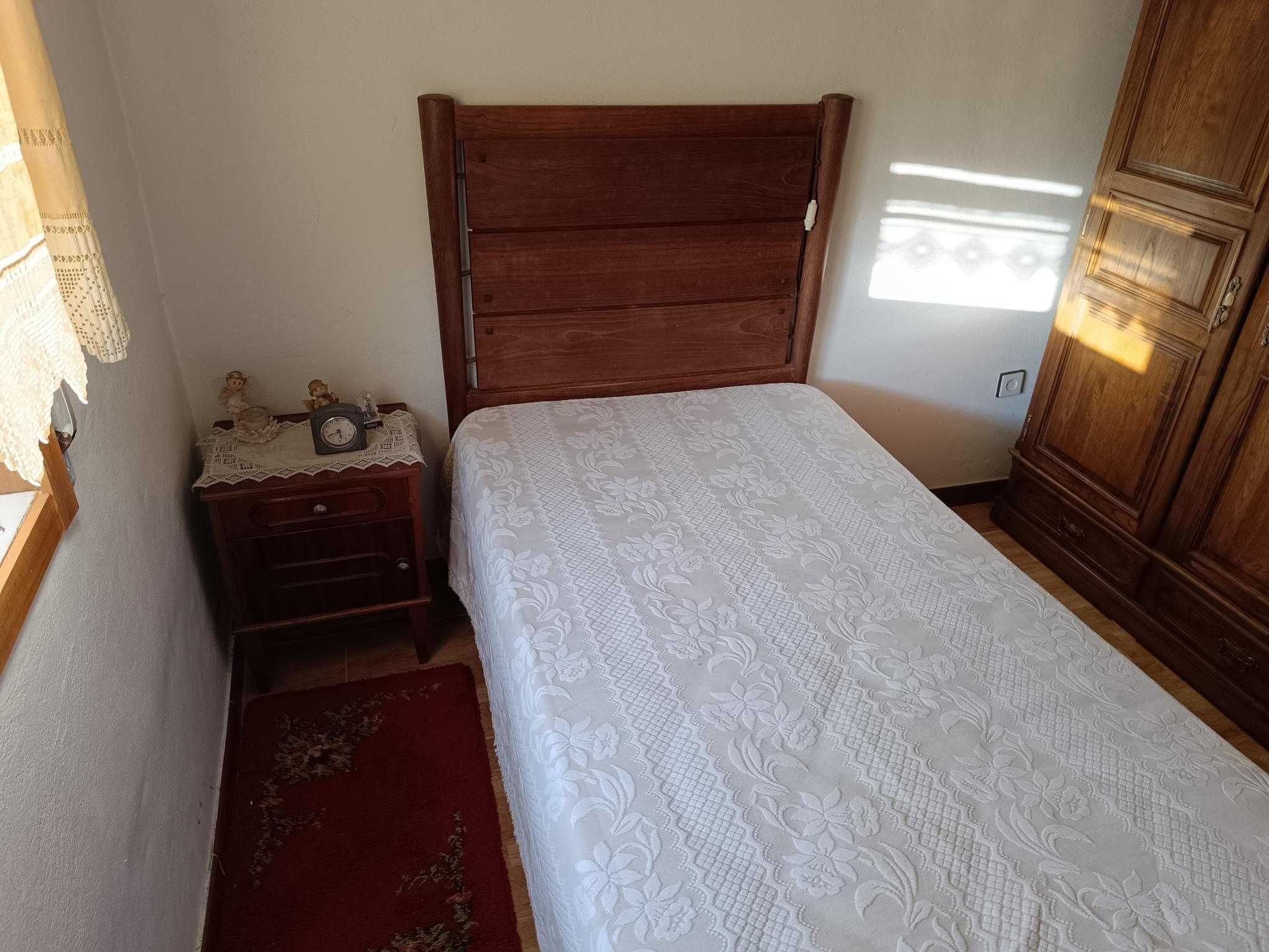 Cama de solteiro em madeira boa qualidade | Com colchão