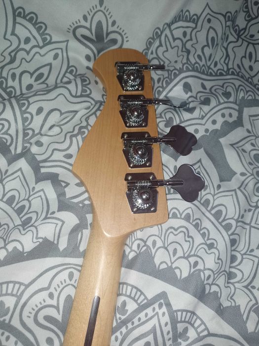 Harley Benton JB-40FL 3-Tone Sunburst(Gitara Basowa bezprogrowa)