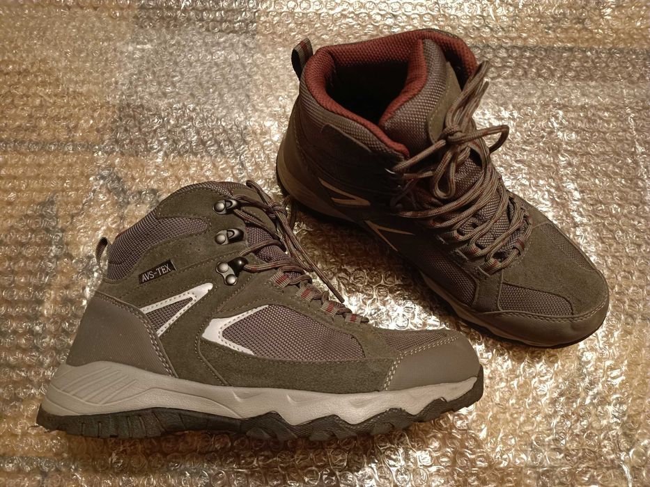 Черевики трекінгові жіночі (стан нових)