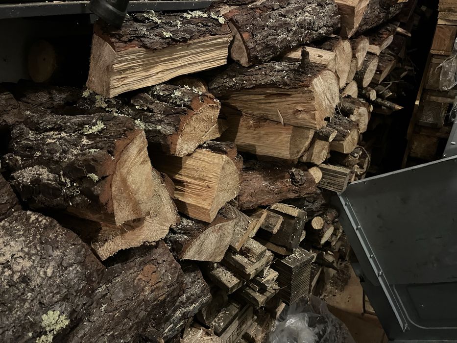 Vendo + / - 8 m3 lenha mistura de pinheiro / paletes