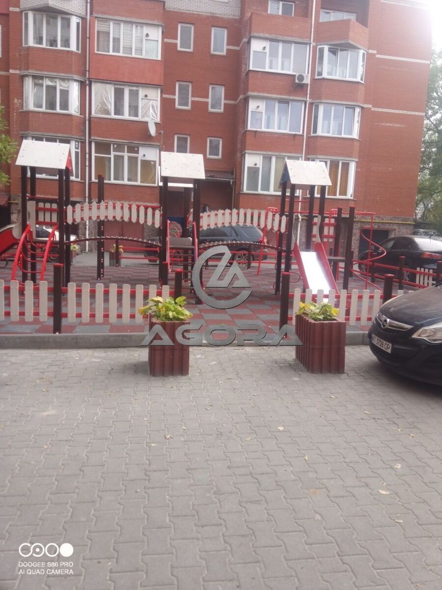 Продаю двокімнатну квартиру.Центр