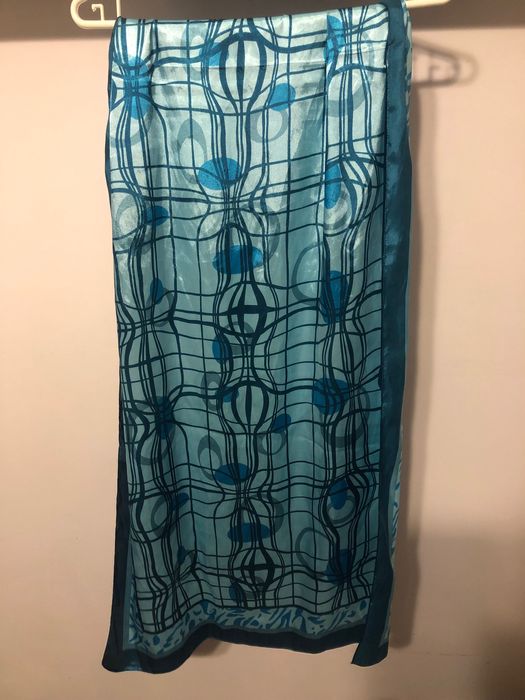 Piękny , cienki , niebieski szalik 180x60 cm