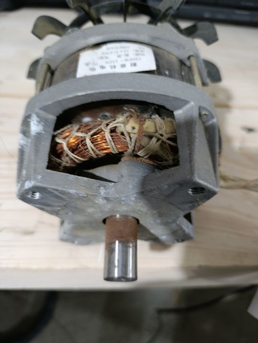 Двигун 1000 вт до газонокосарки