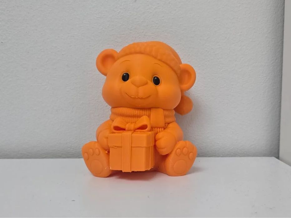 Figura Urso Teddy Sentado com Prendas Natal