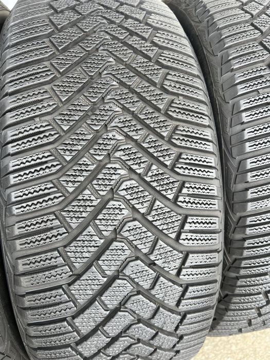 Резина зимова 225 50 r18 goodyear