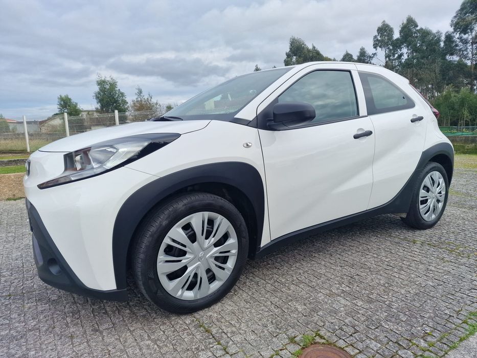 Toyota Aygo X  Plya Vvti 2023 Igual novo  10 anos Garantia e iva dedut