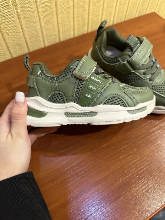 Детские кросовки на липучке