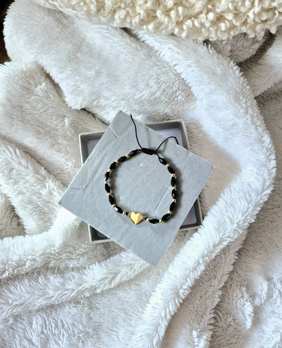 Bransoletka zaciągana makrama czarne koraliki złote serce