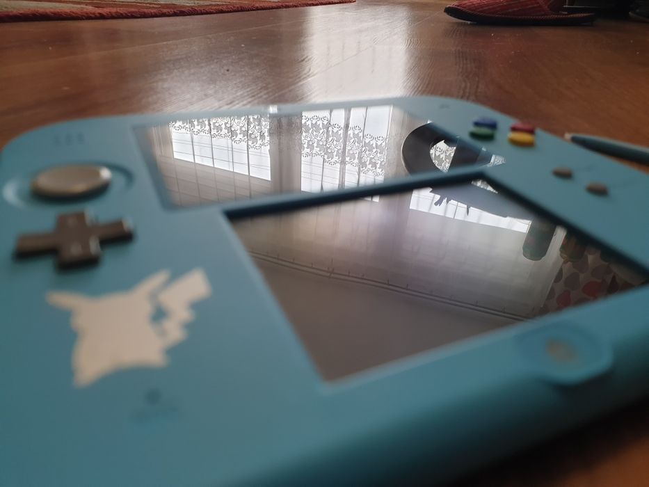 Nintendo 2ds konsola pokemon  piachu limitowana edycja