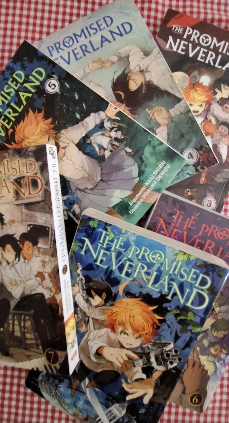 The Promised Neverland - varios volumes