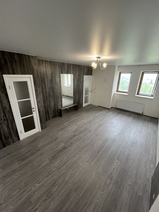 Продаж трикімнатної дворівневої квартири  Космонавтів.       ID-50-2