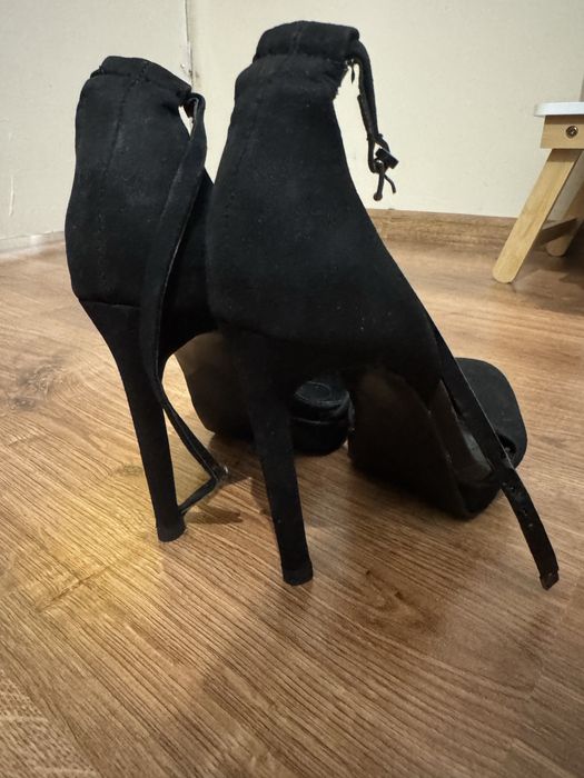 Buty na obcasie 24 cm