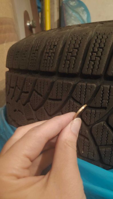 Opony zimowe  215/65R16