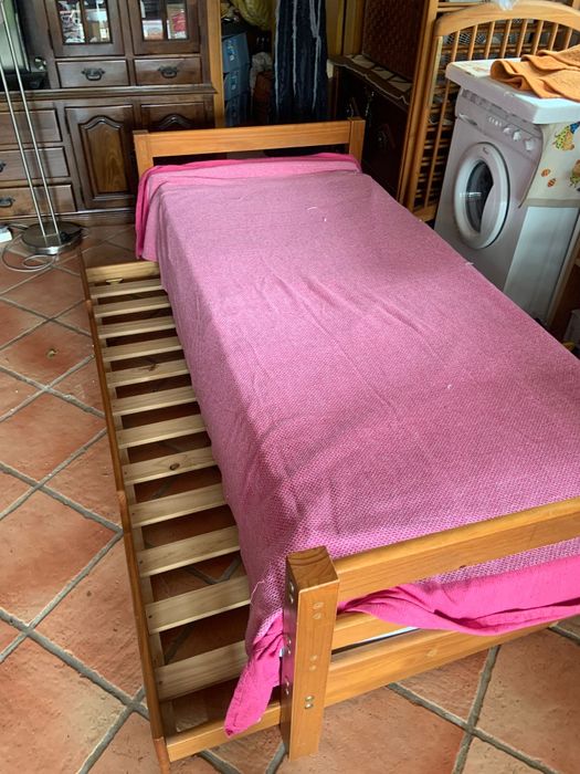 Cama de solteirol e colchão