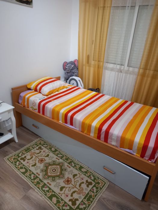 Cama dupla de solteiro