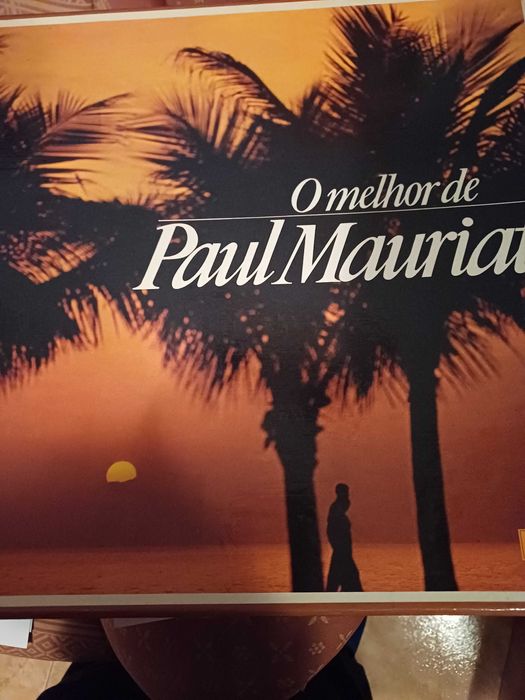 Caixas com alguns discos de vinil