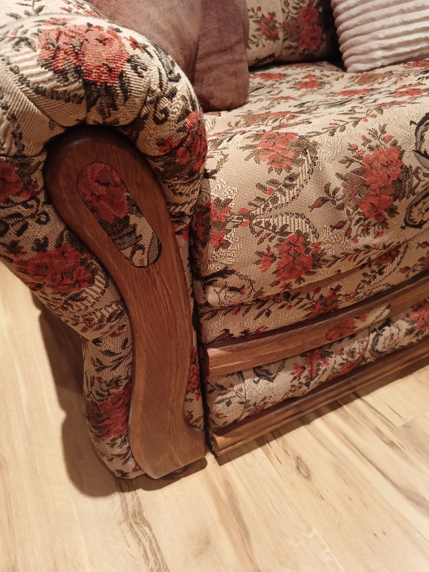 Fotele tapicerowane z wzorem kwiatowym