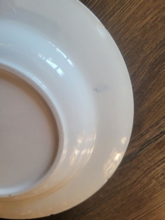 Dwa głębokie talerze porcelanowe ze wzorami