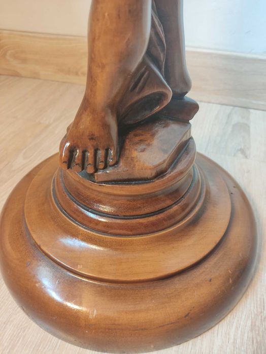 Mesa de Apoio: madeira maciça esculpida e machetaria