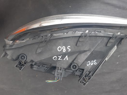 Lampa/ reflektor przedni prawy lewy Volvo V70 S80