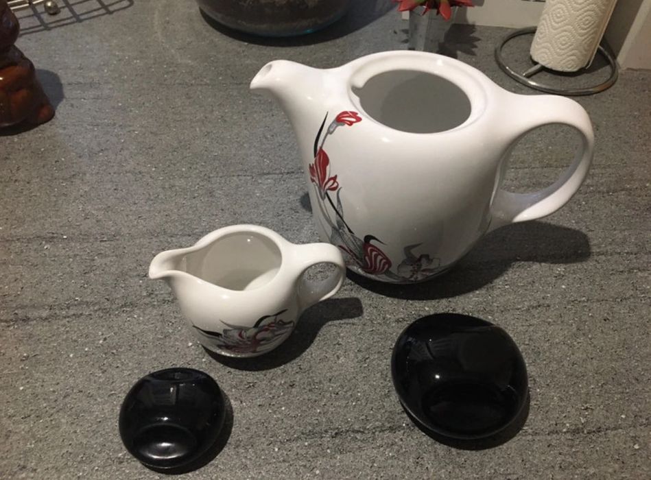 Zestaw porcelany - dzbanek i mlecznik