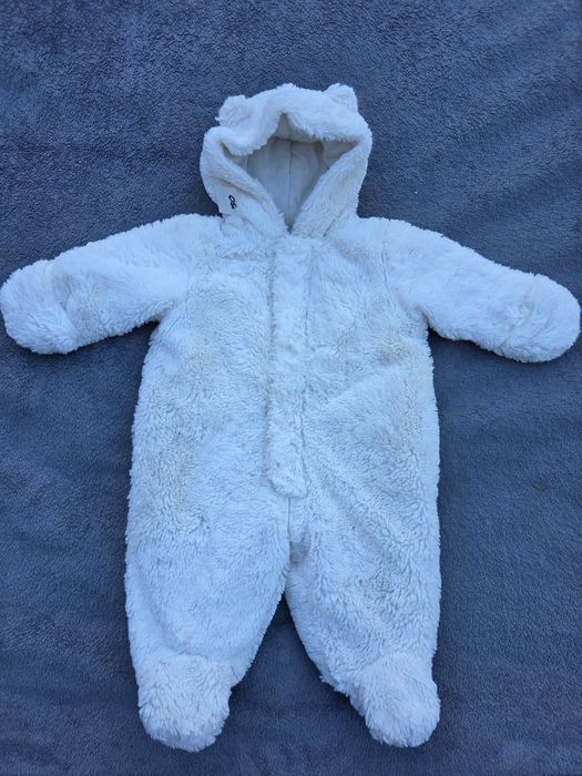 Kombinezon zimowy ocieplany dla noworodka.