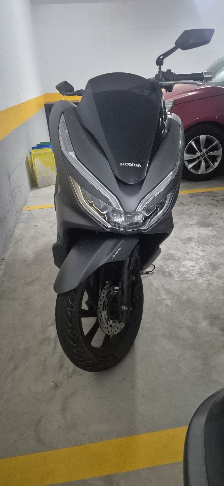 PCX 125cc de garagem