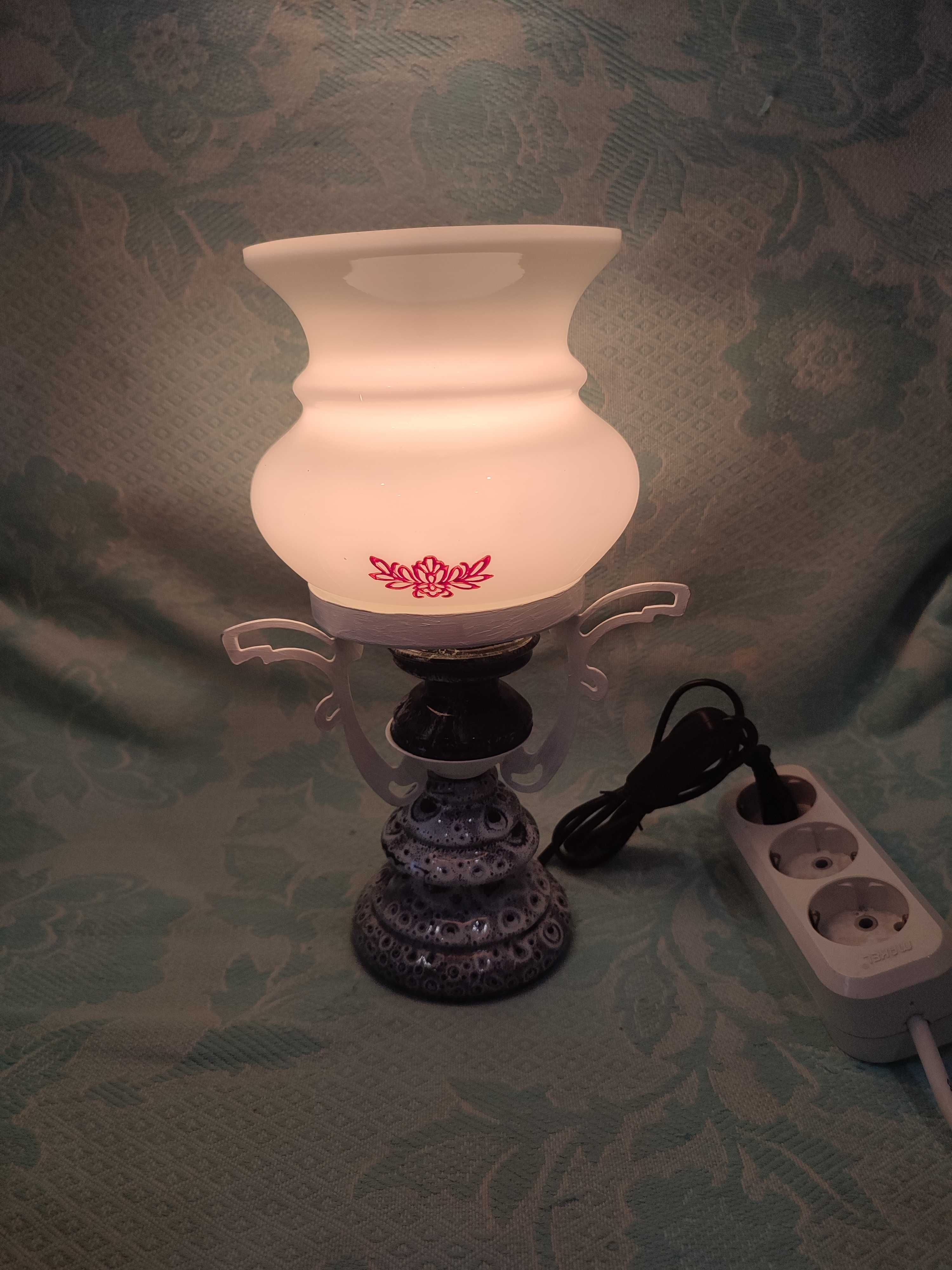 Оригинальный редко встречающийся светильник настольная лампа СССР.