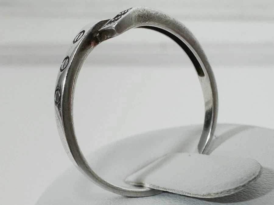 Ciekawy srebrny damski pierścionek z cyrkoniami i wzorami 1,78G