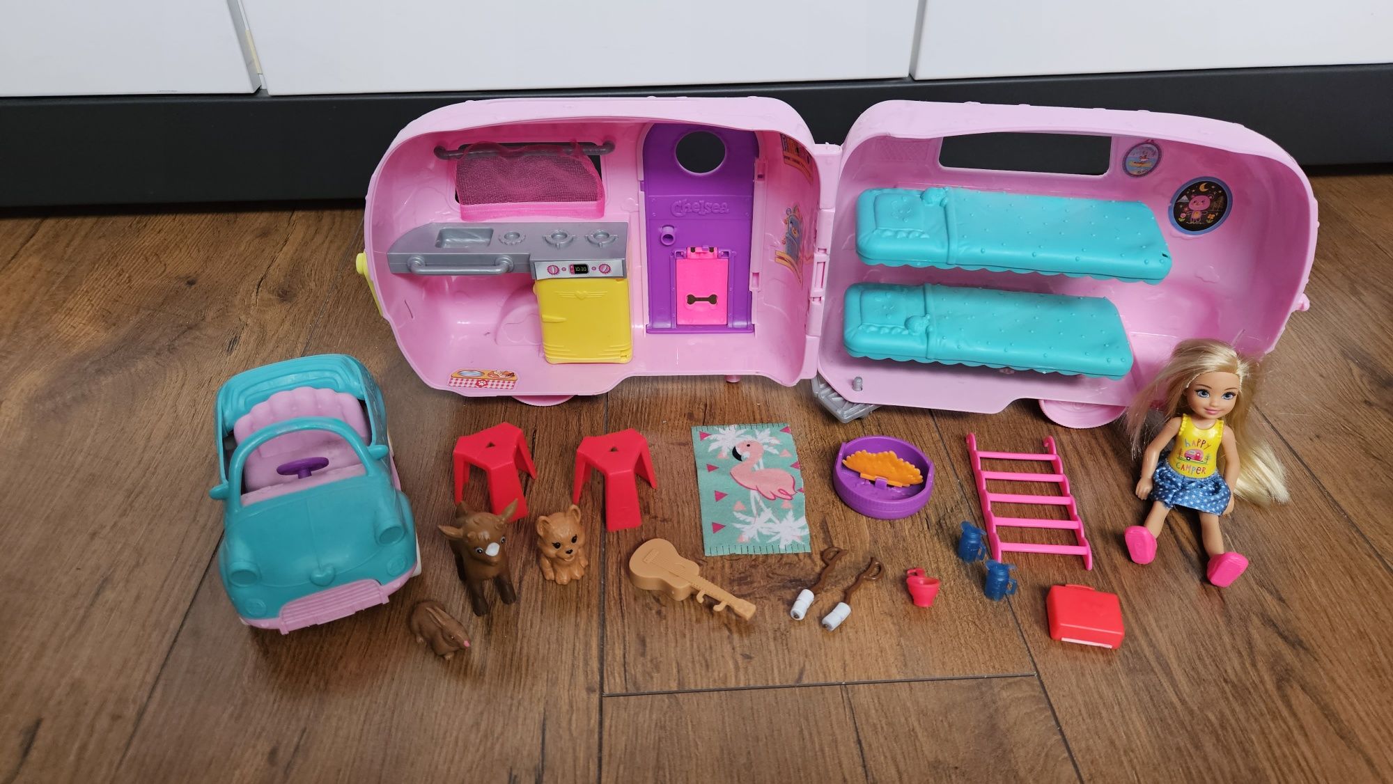 Barbie Chelsea z przyczepą kempingową + akcesoria