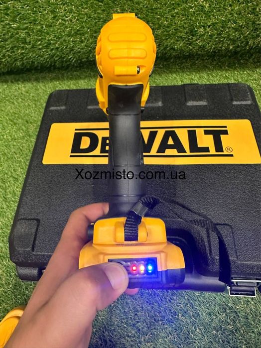 Ударний шуруповерт DeWALT DCD796 (24V, 6AH) з набором інструментів