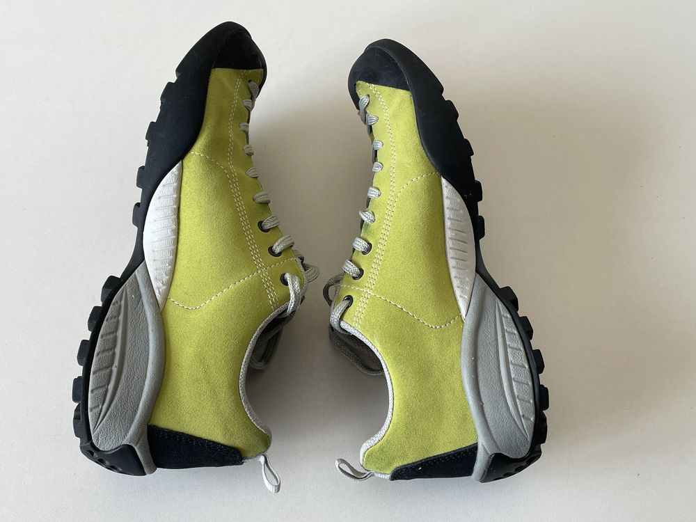 Scarpa яскраві трекінгові кросівки р. 39.5