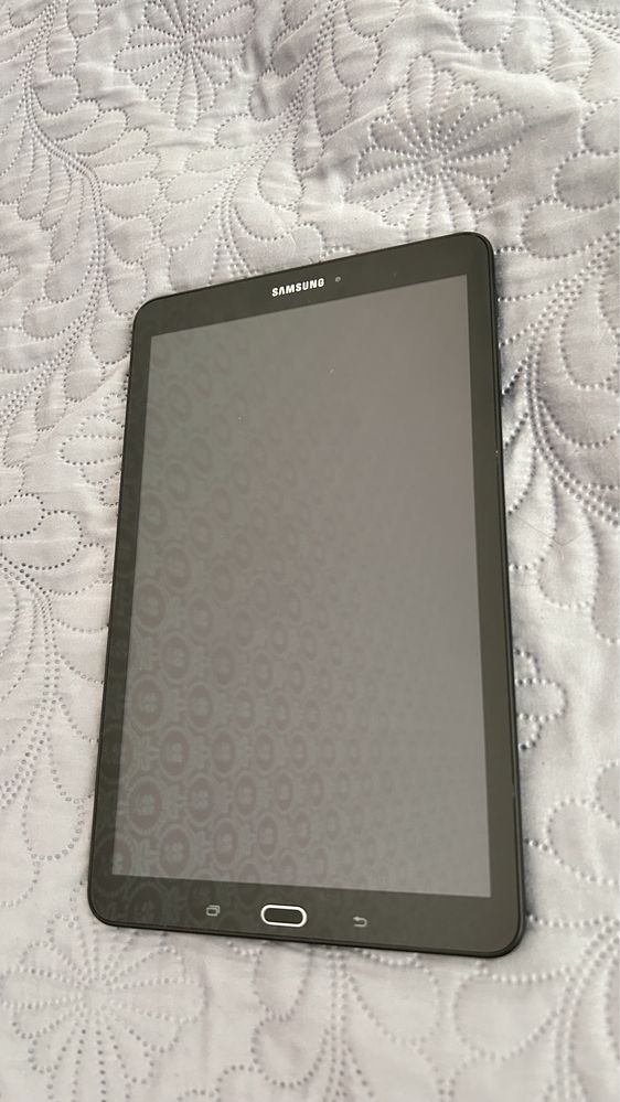 Планшет Samsung Galaxy Tab E SM-T561 Black