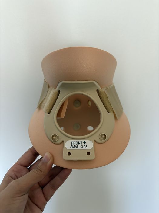 Colar cervical com traquestomia