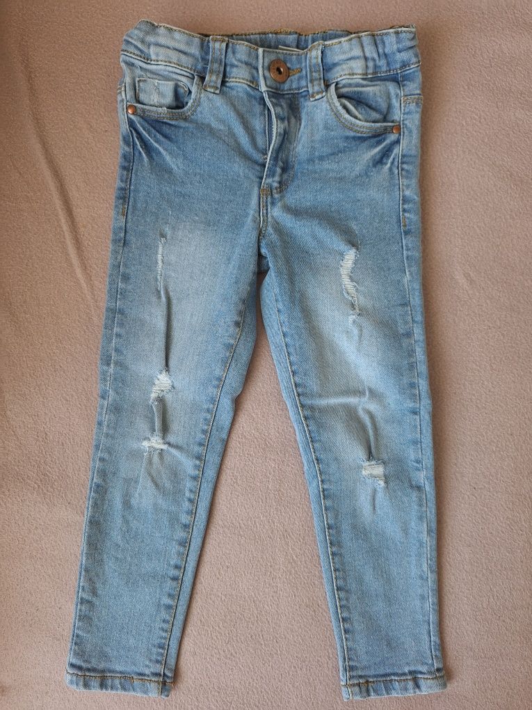 Spodnie jeansowe z dziurami przetarciami 104