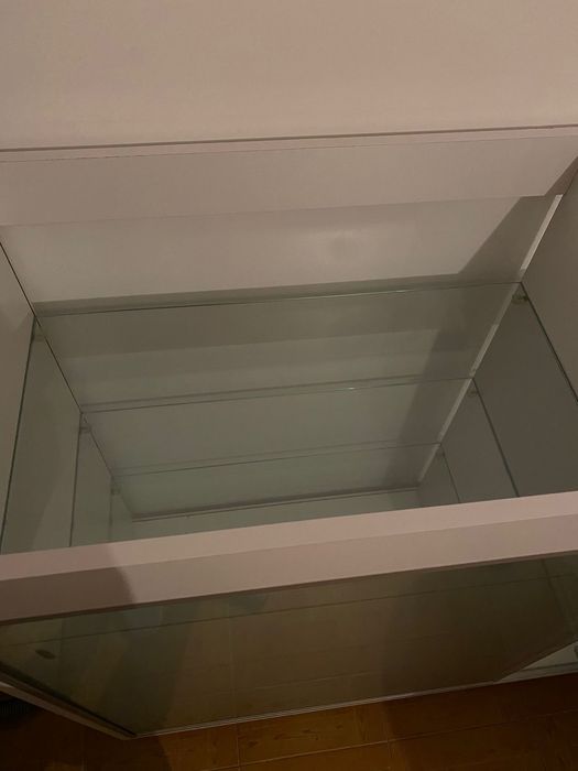 Armario em vidro como novo