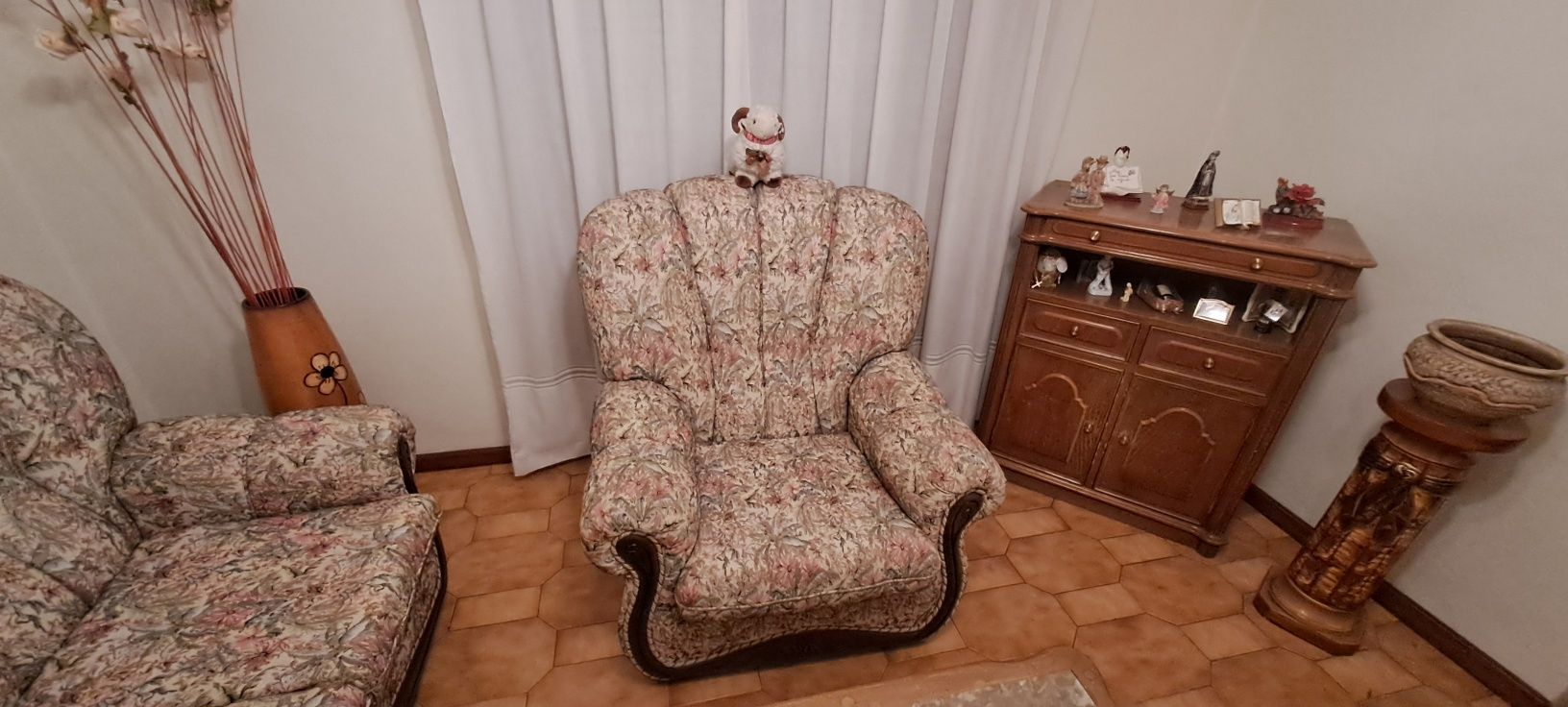 Excelente sofá cama e 2 individuais