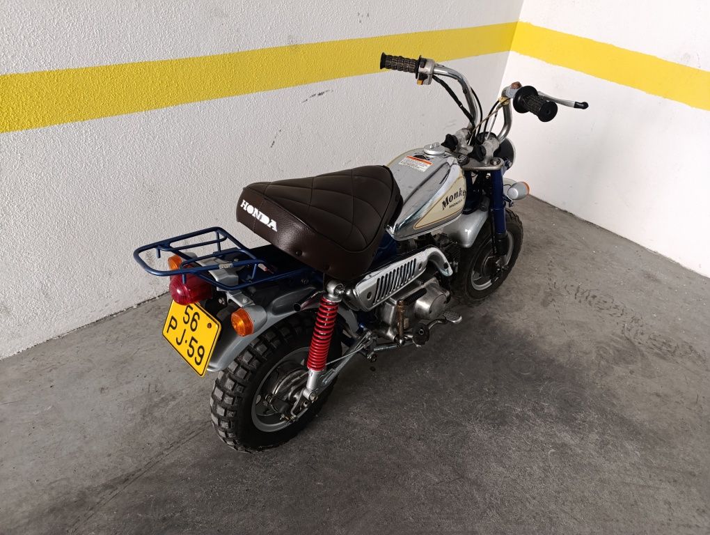Honda monkey z50r 1974