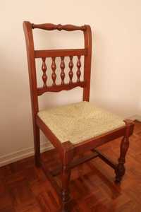 Conjunto de 6 cadeiras de madeira maciça e palha