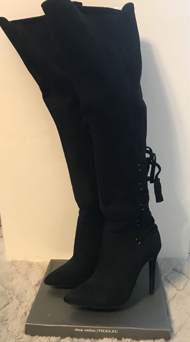 Wysokie czarne zamszowe szpilki