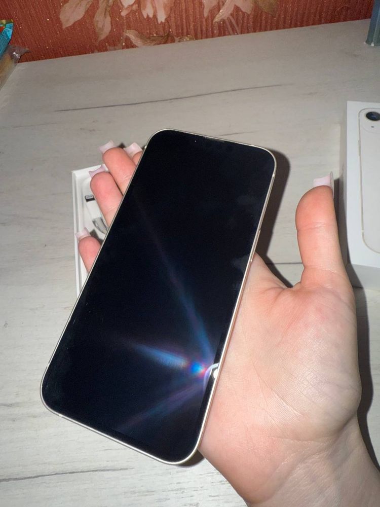 Продам iPhone 13 в отличном состоянии