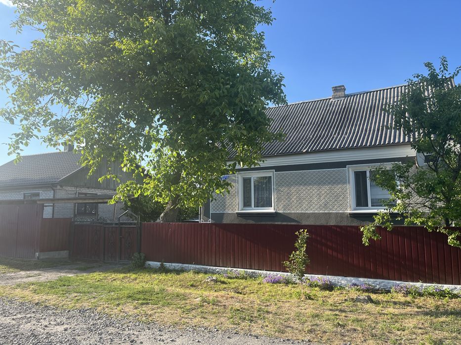 Продам заміський будинок.